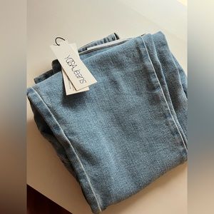 Yoga Jeans Light wash skinny with zippered ankle (Rachel style)